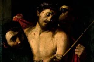 Desde que el año pasado casi se subasta por solo 1500 euros, este cuadro luego atribuido a Caravaggio encierra varias incógnitas; ahora el informe de una pericia habla del mal que dificulta un estudio en detalle