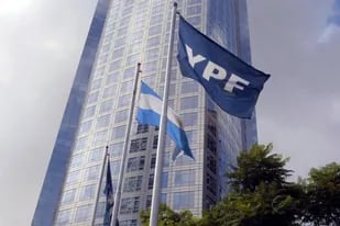 El estudio Clifford Chance, que agrupa a los fondos institucionales que tienen el 45% del capital del bono de YPF que vence en marzo, emitió un comunicado en el cual rechaza la propuesta de canje