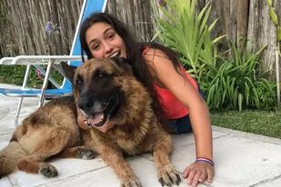 Lara tiene 17 años y fue atacado por el perro de su mejor amigo