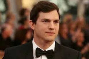A través de un programa de televisión, el actor de cine Ashton Kutcher, confesó haber sufrido vasculitis, una rara enfermedad autoinmune