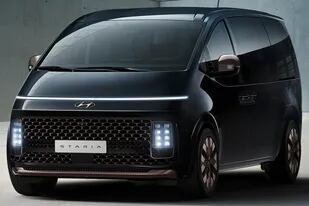 Futurista. Con su diseño de vanguardia, la van Hyundai Staria transporta once pasajeros y tiene tracción 4x4