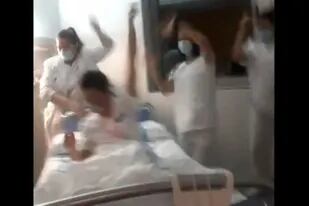 Las trabajadoras de la salud de un hospital de la ciudad de Tarragona aparecen en la grabación bailando y saltando