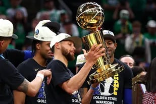 Con siete anillos, los Warriors quedaron el podio de los más ganadores de la historia de la NBA