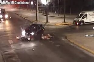 Un auto embistió a una moto en Tigre