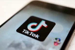 TikTok anunció que detiene en forma temporal la publicación de contenido en Rusia, luego de la promulgación de una ley en Rusia que impone hasta 15 años de prisión por la difusión de noticias no autorizadas por el gobierno ruso