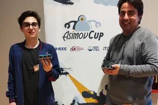 Elio Páez y su hijo Ramiro ganaron la Copa Asimov en las categorías Sumo y Mini Sumo robótico
