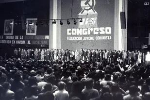 Congreso de la Federación Juvenil Comunista del 7 de junio de 1974, en el Luna Park / Investigacion fotográfica de ARCHIVO