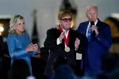 Elton John cantó en la Casa Blanca para Biden e hizo reír al público con una anécdota de Bush