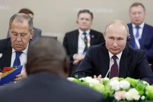 Putin y el ministro de Exteriores de Rusia, Serguei Lavrov