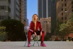 La ex Hannah Montana adelantó un fragmento de la canción en sus redes
