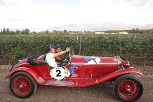 El Alfa Romeo  de 1929 entre los viñedos mendocinos. Obtuvo el premio a la Elegancia otorgado en la Bodega Trapiche; y el tercer premio del Rally de Bodegas 2023.