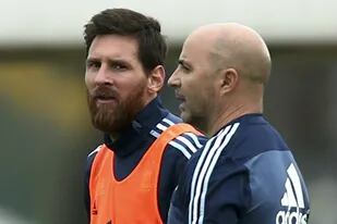 Lionel Messi y Jorge Sampaoli volverán a cruzarse tras la debacle argentina en el Mundial Rusia 2018, pero ahora en el clásico entre Paris Saint-Germain y Olympique Marseille, por la liga francesa.