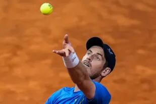 El británico Andy Murray venció a Denis Shapovalov en Madrid y se iba a enfrentar con Novak Djokovic, pero se bajó del desafío ante el número 1 por problemas de salud.