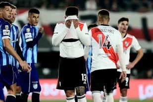 Enzo Fernández no lo puede creer: River generó chances de gol pero no pudo convertir ante Atlético Tucumán y sumó su segundo 0-0 seguido