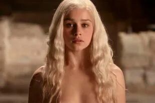 Emilia Clarke confesó que fue presionada para desnudarse durante el rodaje de Game of Thrones