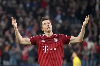 Robert Lewandowski festeja su gol durante el partido de Champions League que disputan Bayern Munich y Villarreal