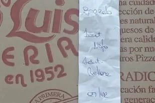 Un cliente de una pizzería de Córdoba manifestó su indignación en las redes sociales tras recibir un ticket con un supuesto insulto