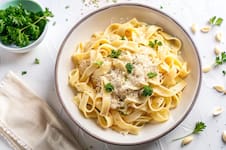Fettuccine con salsa Alfredo