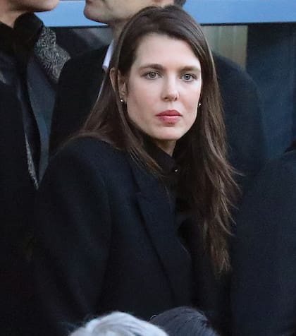 Charlotte Casiraghi heredó de su madre, Carolina de Mónaco, la pasión por los diseños de Lagerfeld, que la vistió en numerosas oportunidades