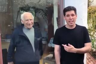 Coronavirus: Mel Brooks y su hijo en un divertido video sobre la prevención