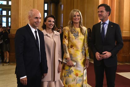 Para la noche de gala, eligió una creación de Natan, uno de sus modistos preferidos.