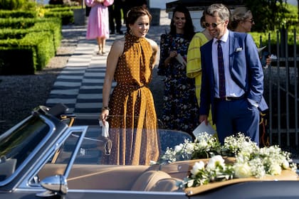 Los futuros reyes de Dinamarca asistieron a la boda de su amigo, el millonario Anders Holch Povlsen con Anne Storm, la madre de sus cuatro hijos