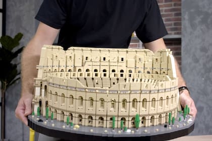 "El Lego más grande del mundo": así es la réplica de El Coliseo que recrearon con los famosos ladrillos