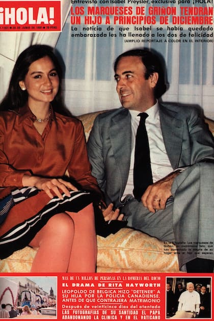 La pareja, que ya vivía con los tres hijos que tuvo Isabel con Julio Iglesias, anunciaba en la tapa de ¡HOLA! que iban a ser padres.