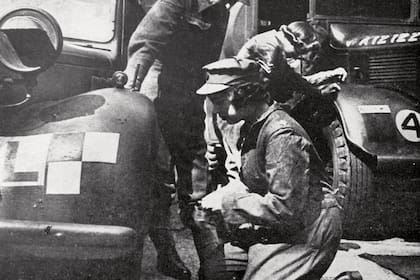 La entonces princesa hace trabajo mecánico durante la Segunda Guerra Mundial. Corría 1944 y con 18 años se había unido al Servicio Territorial Auxiliar, la rama femenina del Ejército Británico.