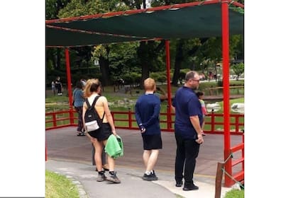 Ed Sheeran en el Jardín Japonés, una de las fotos que se había viralizado el fin de semana y aún no se sabía si era realmente el músico quien se veía de espaldas