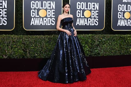La bellísima Ana de Armas deslumbró en la red carpet; la actriz está nominada como mejor actriz de comedia por Entre navajas y secretos