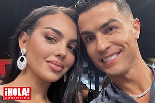 Cristiano Ronaldo y Georgina Rodríguez posan en una selfie de 1.5 millones de euros