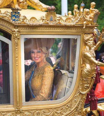 Máxima llega al Parlamento con motivo del Día del Príncipe a bordo de la Carroza de Oro, la misma con la que recorrió la ciudad el día de su casamiento con Guillermo Alejandro.