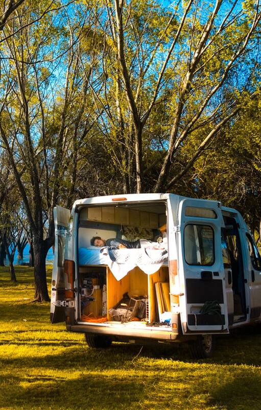 “¿Con qué vista querés desayunar mañana?”. Acondicionar un motorhome y vivir en el camino, la movida que gana adeptos