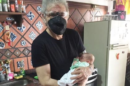 "Abuelo Beto": el conductor de Bendita presentó a su nieto en las redes sociales