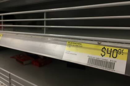 En algunos supermercados se agotaron rápidamente las velas