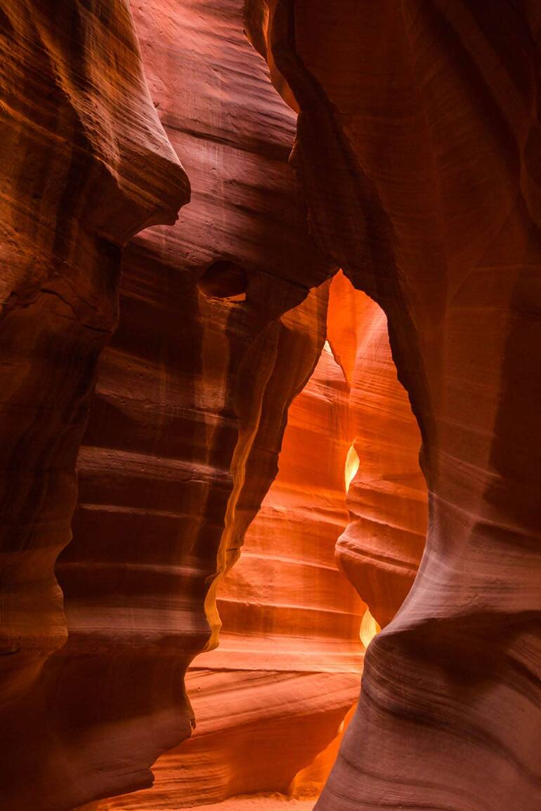 La luz del sol se filtra por el Upper Antelope Canyon.