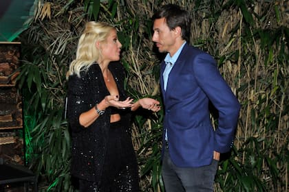 Barbie Simons charló con Roberto García Moritán en su cumpleaños. El marido de la modelo dijo presente en la fiesta y llamó la atención la ausencia de Pampita Ardohain