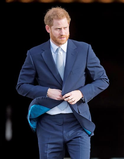 El jueves 16, un día después de la foto de Meghan en Canadá, a miles de kilómetros de allí, el duque de Sussex se dejó ver en público por primera vez desde que se desató el “Megxit”, en Buckingham, durante un acto oficial con rugbiers