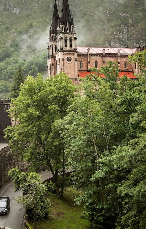 Santuario de Covadonga, cerca de Cangas de Onís.