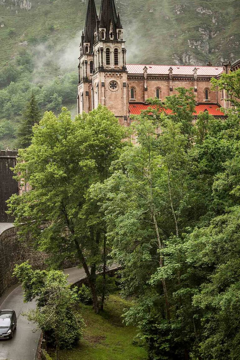 Santuario de Covadonga, cerca de Cangas de Onís.
