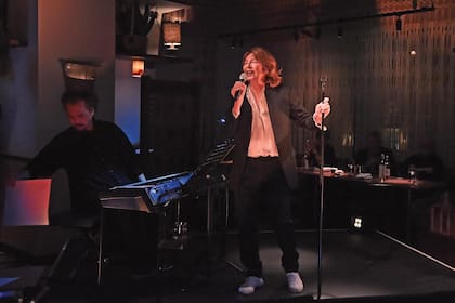 En escena durante un concierto por la celebración de Nochevieja en Londres en 2019.