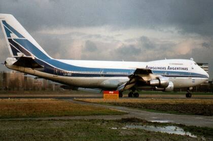 El diseño quedó instalado en el imaginario de la gente por que se usó durante mucho tiempo y porque, entre otros hitos, es el avión que movilizaba tropas a Malvinas y que trajo a Diego Maradona con la copa del mundial del 86