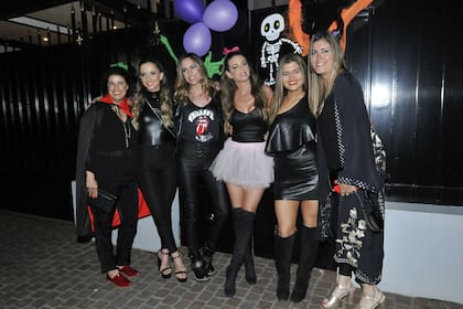 Geraldine Neumann y Angie Balbiani fueron algunas de las invitadas a la celebración