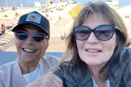 Con su íntima amiga, Sofía Neiman, quien murió el 22 de febrero mientras compartían una comida en la casa de Punta del Este de Daniel Hadad. “Siento mucho su ausencia, la complicidad que teníamos”, cuenta