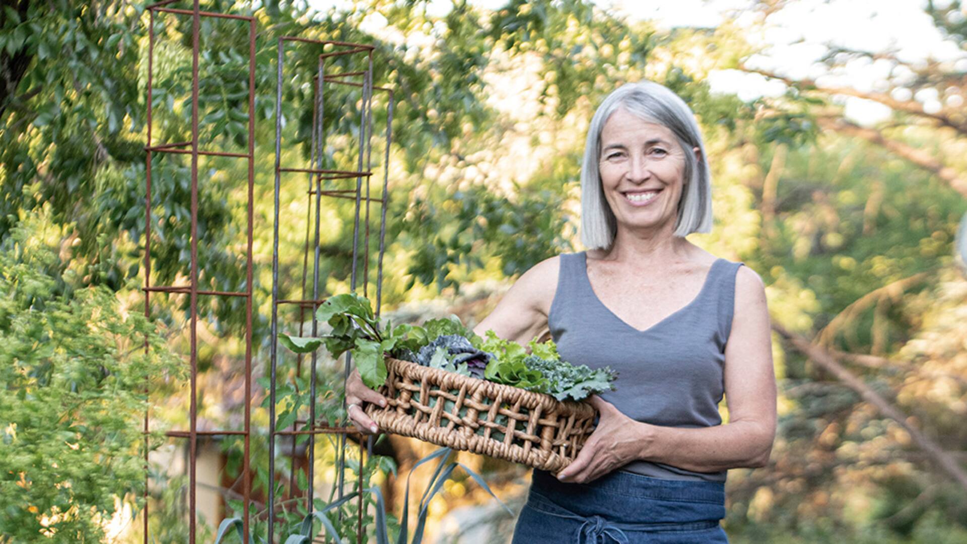 Laura cultiva todo lo que consume en sus recetas, desde hierbas aromáticas hasta diferentes variedades de lechugas, flores comestibles, puerros, apio