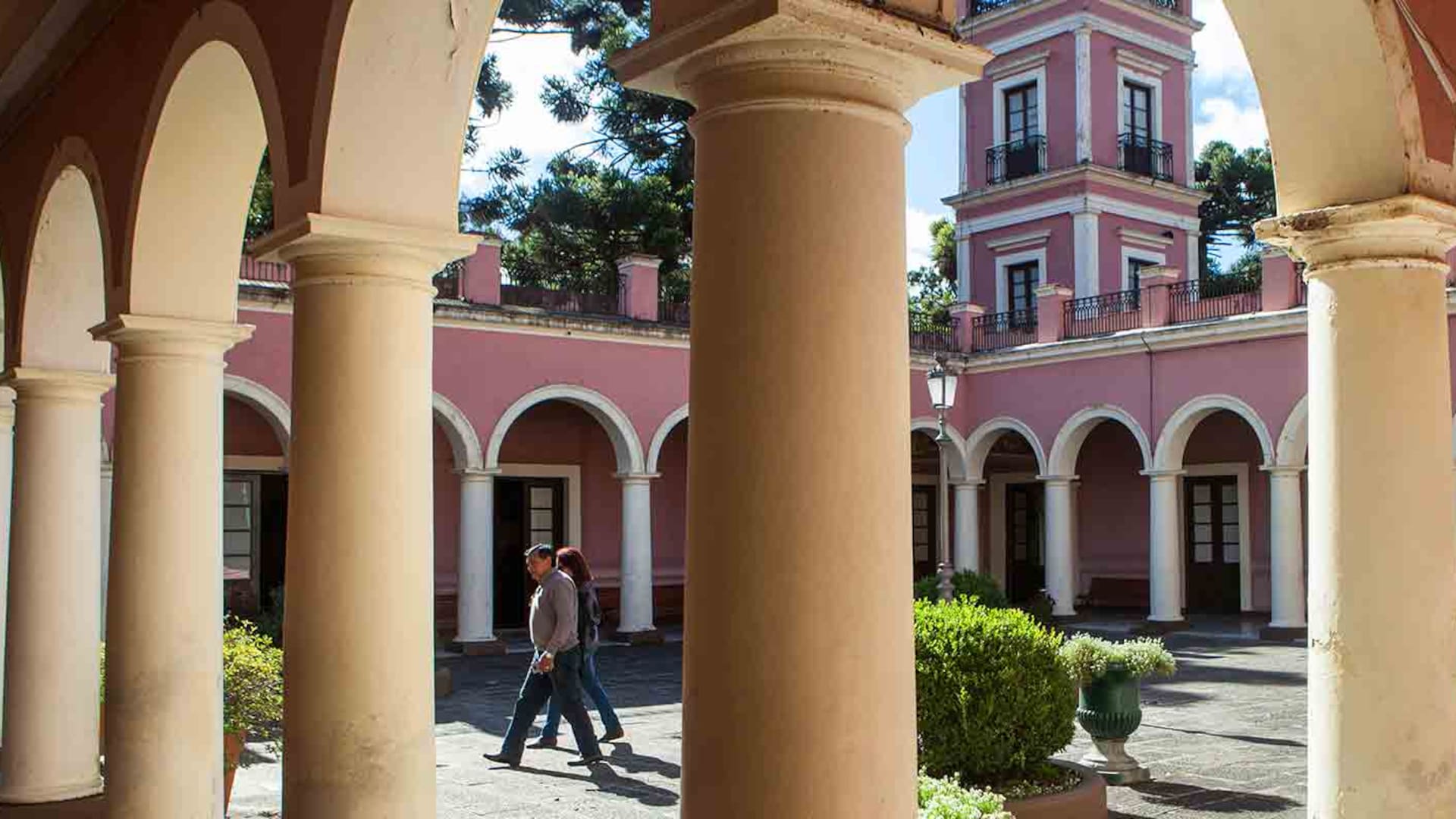 Los patios del Palacio San José, residencia de J.J de Urquiza durante sus últimos 20 años de vida.