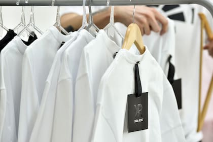 En su primera experiencia fabricaron 60 remeras que vendieron en 45 minutos