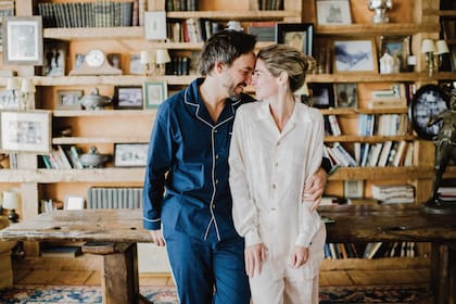 Tras la celebración, los flamantes marido y mujer en pijama de seda durante el brunch del domingo.