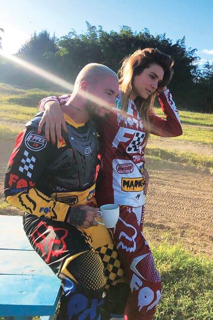 Muy enamorados en Riverside Llanogrande, el circuito en la región de Antioquía donde practican motocross. También hay una pista de tierra para buggies, con trampas de agua.